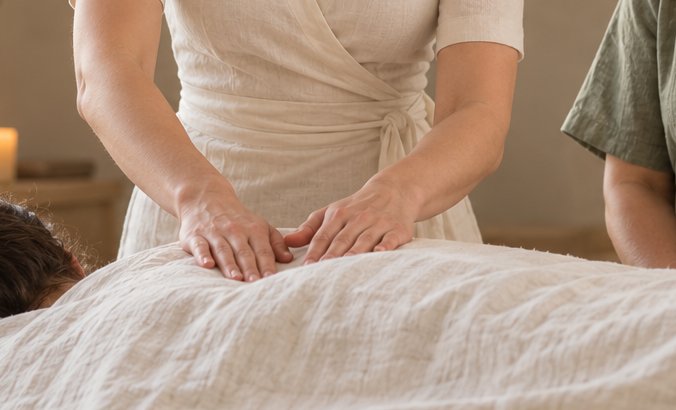 Hands on the linen, guided